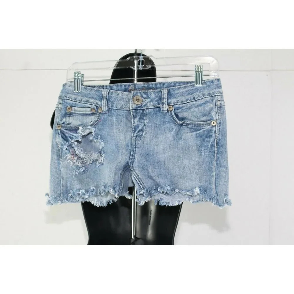 ladies Amethyst shorts size 5